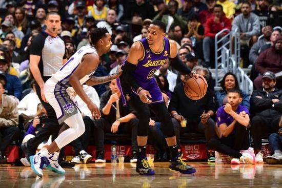 1668295331234078986.jpg huren.jpg